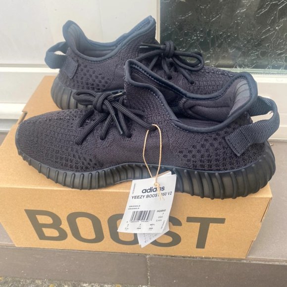 Yeezy 350 v2 onyx main image 5